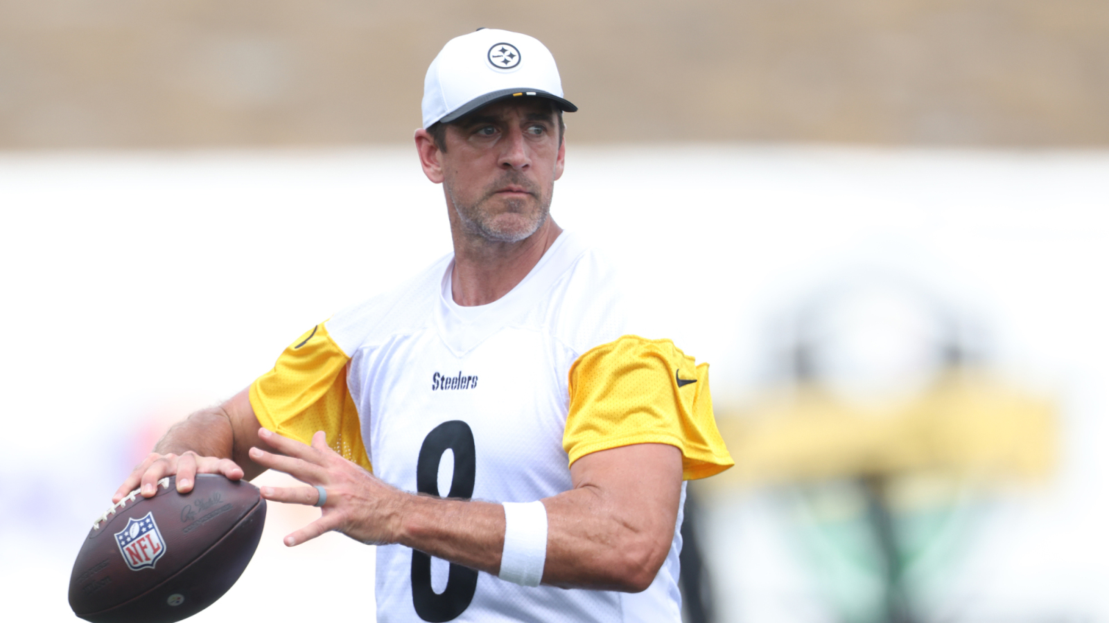 https://www.yardbarker.com/media/5/9/5978178538234aa367afe31b3857990cb436d6ce/thumb_16x9/aaron-rodgers-worst-possible-start-steelers-camp.jpg?v=1