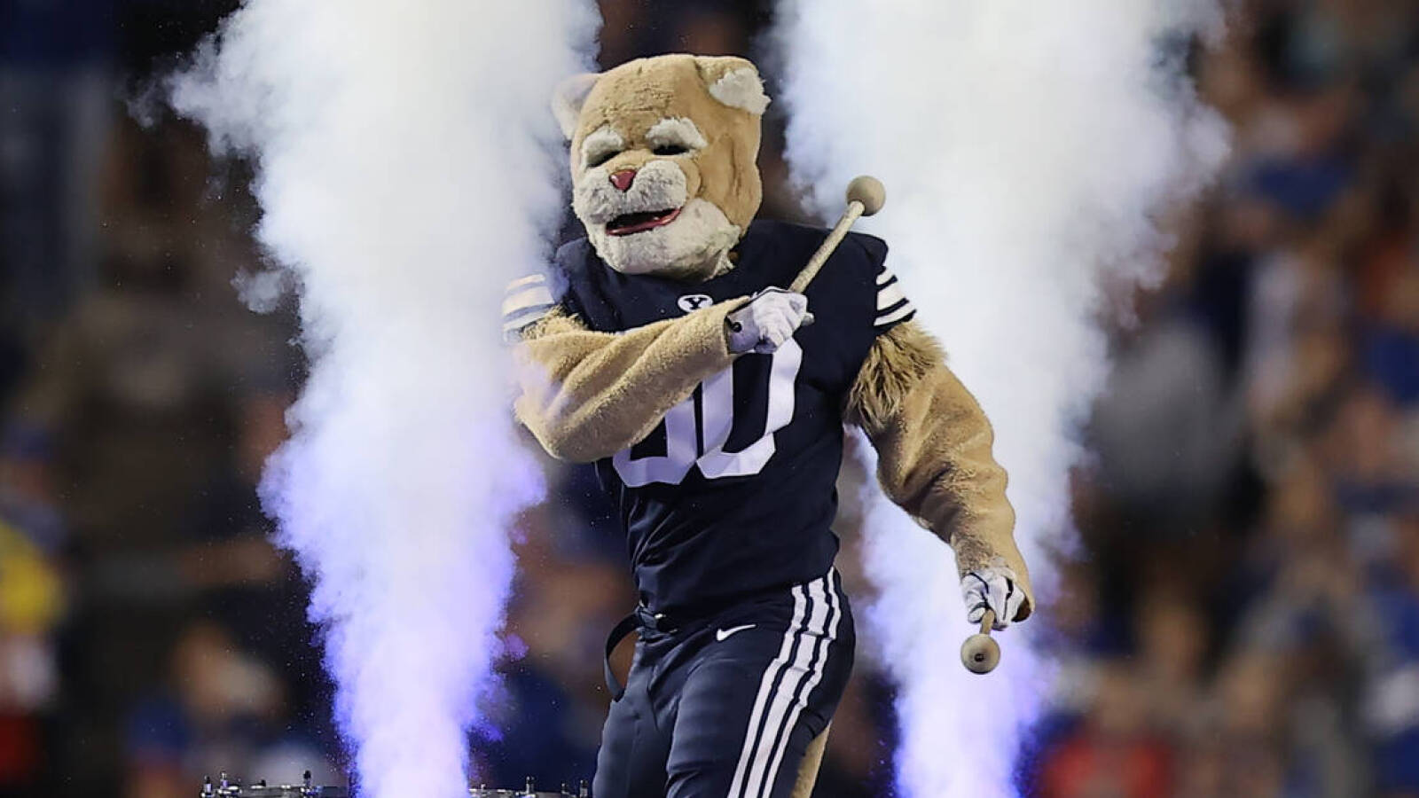 BYU Cougar mascot goes viral for amazing strength display Yardbarker