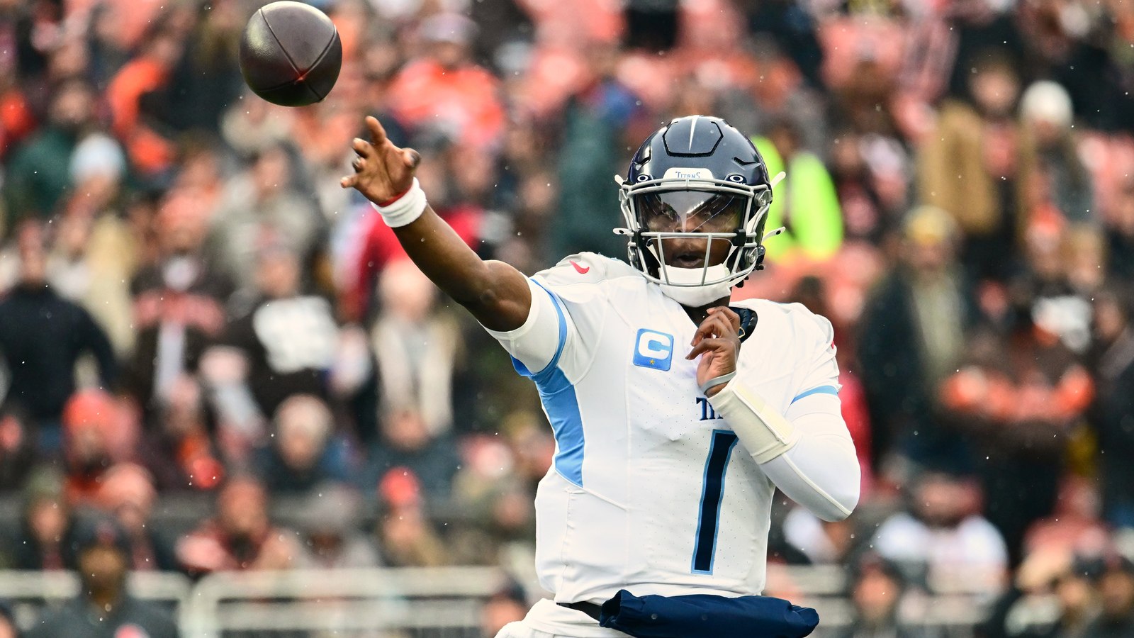 https://www.yardbarker.com/media/5/a/5a198adf27e216e0ef523afebb2a12d4312037b7/thumb_16x9/dec-7-2025-cleveland-ohio-usa-tennessee-titans.jpg