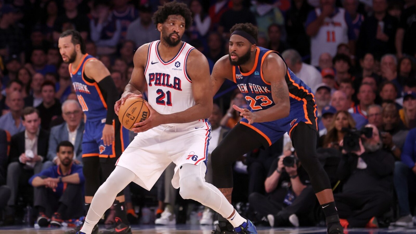 Knicks’ injured center throws shade at Joel Embiid | Yardbarker