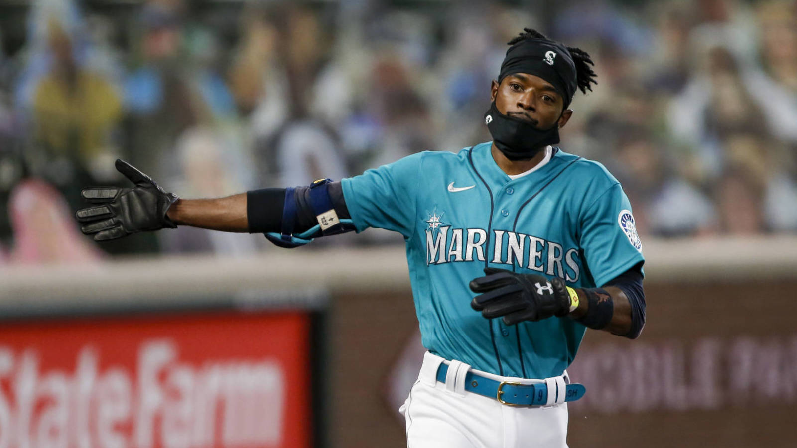 Dee Gordon shows off his hops before Mariners game