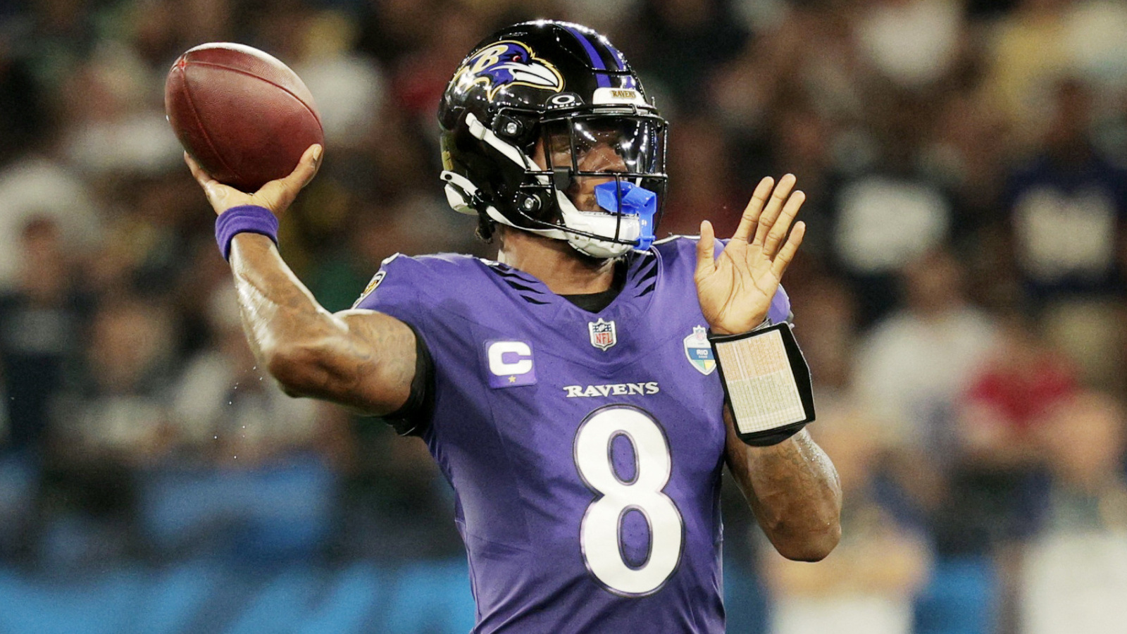 https://www.yardbarker.com/media/5/b/5b23242ac800885404963291a54691bca446880e/thumb_16x9/lamar-jackson-injury-update-raises-concerns.jpg?v=1