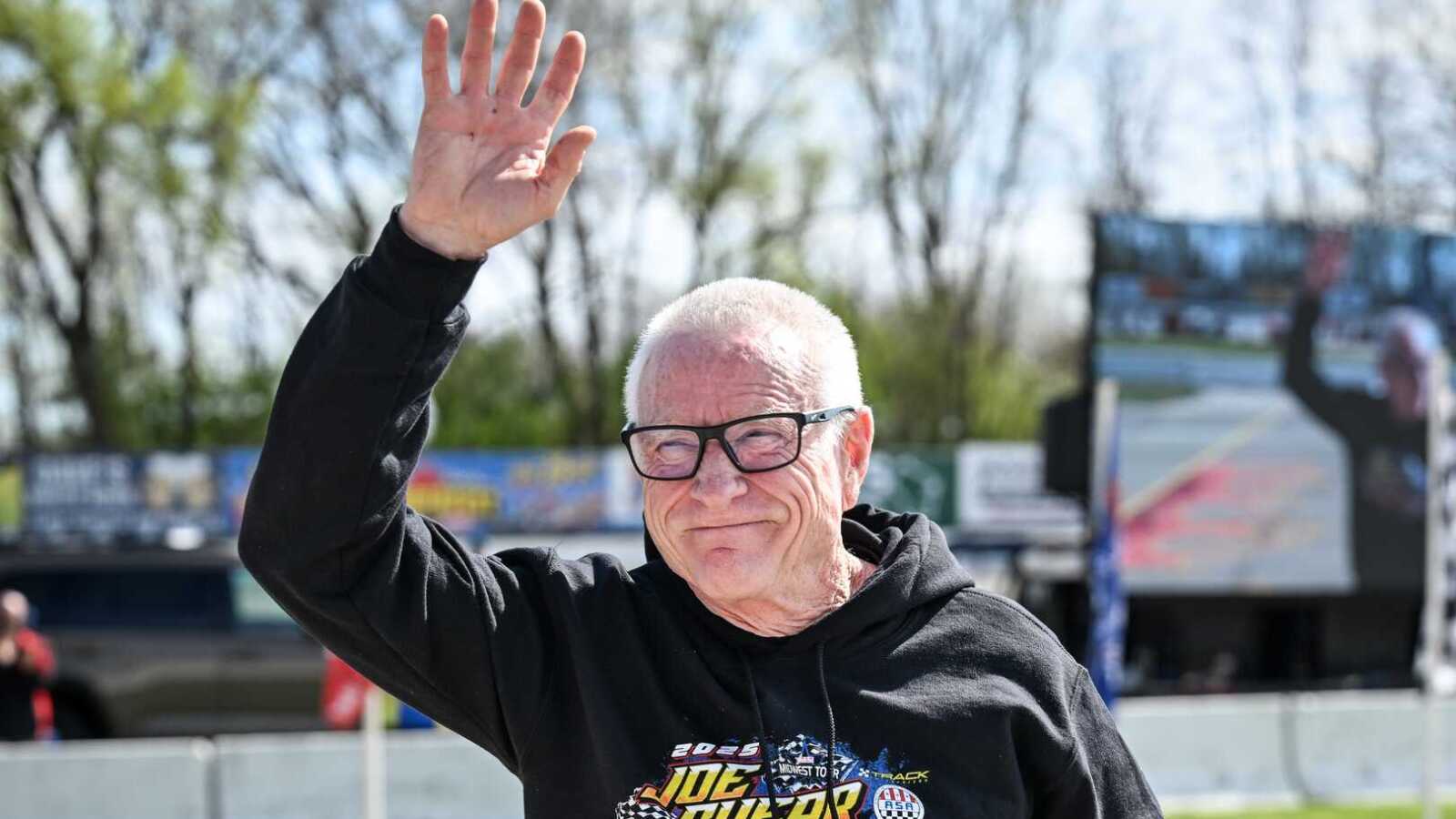 https://www.yardbarker.com/media/5/b/5b3ea8075fffed04eaac671db2471c08ebcc42a5/thumb_16x9/nascar-hall-famer-spars-media-over-playoff-debate.jpg?v=1