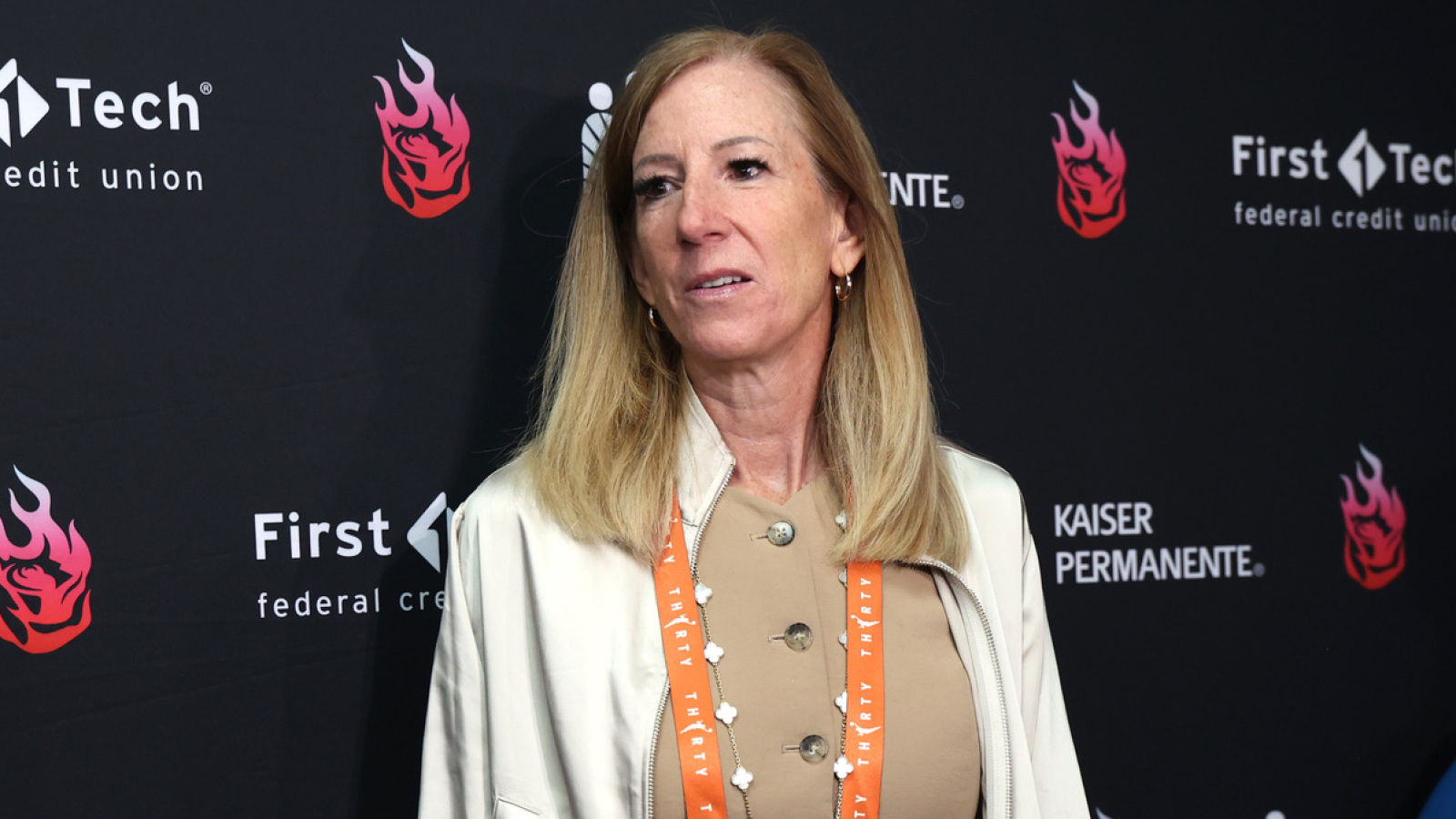https://www.yardbarker.com/media/5/b/5b4aacd0b0863f500f3716ceb70553b5a0584521/thumb_16x9/wnba-making-long-overdue-change-officiating.jpg?v=1