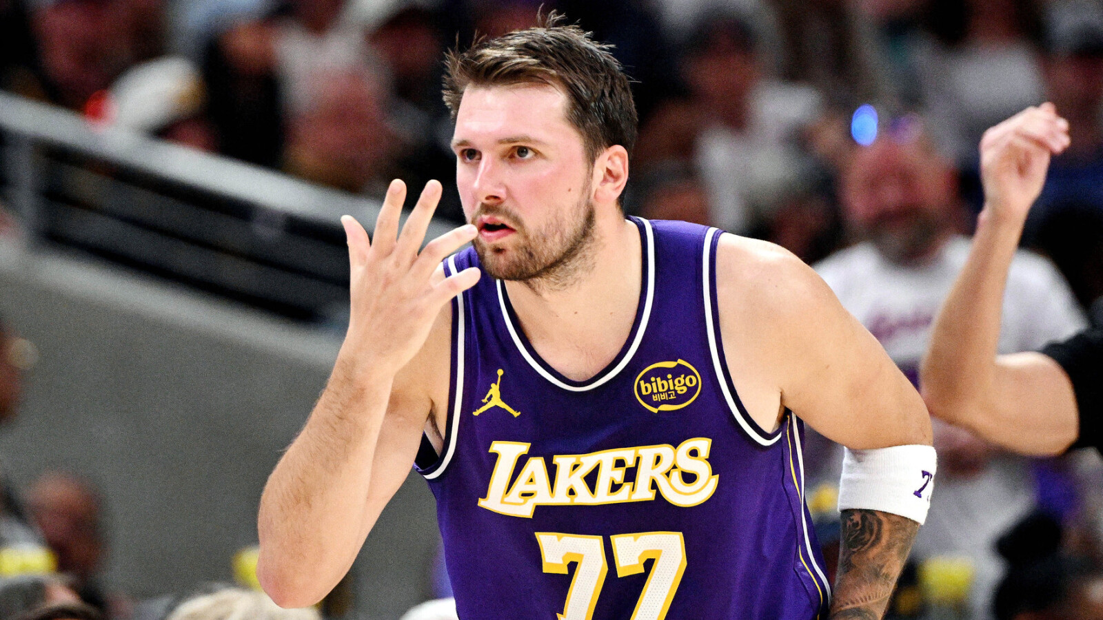 https://www.yardbarker.com/media/5/b/5b63a00b9633664199234972e5901fa632b18199/thumb_16x9/luka-doncic-gives-lakers-golden-opportunity.jpg?v=1