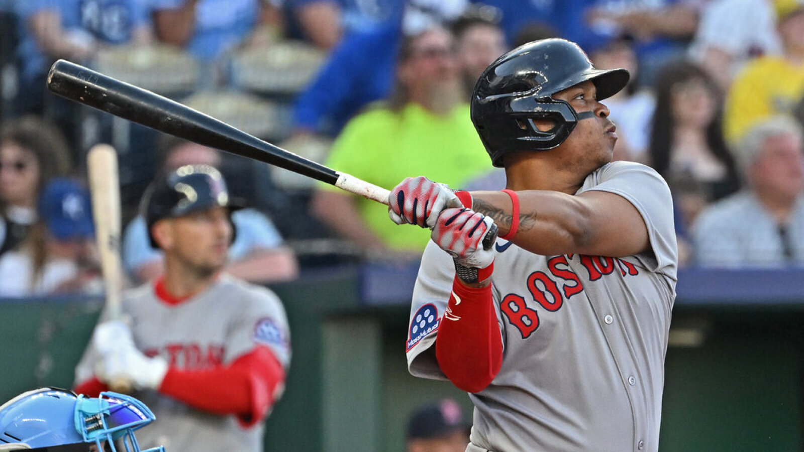 https://www.yardbarker.com/media/5/b/5b8458c5e1f1e8a38b87d1e2cb9610c47fd337c9/thumb_16x9/rafael-devers-shows-red-sox-should-him-dh.jpg?v=2