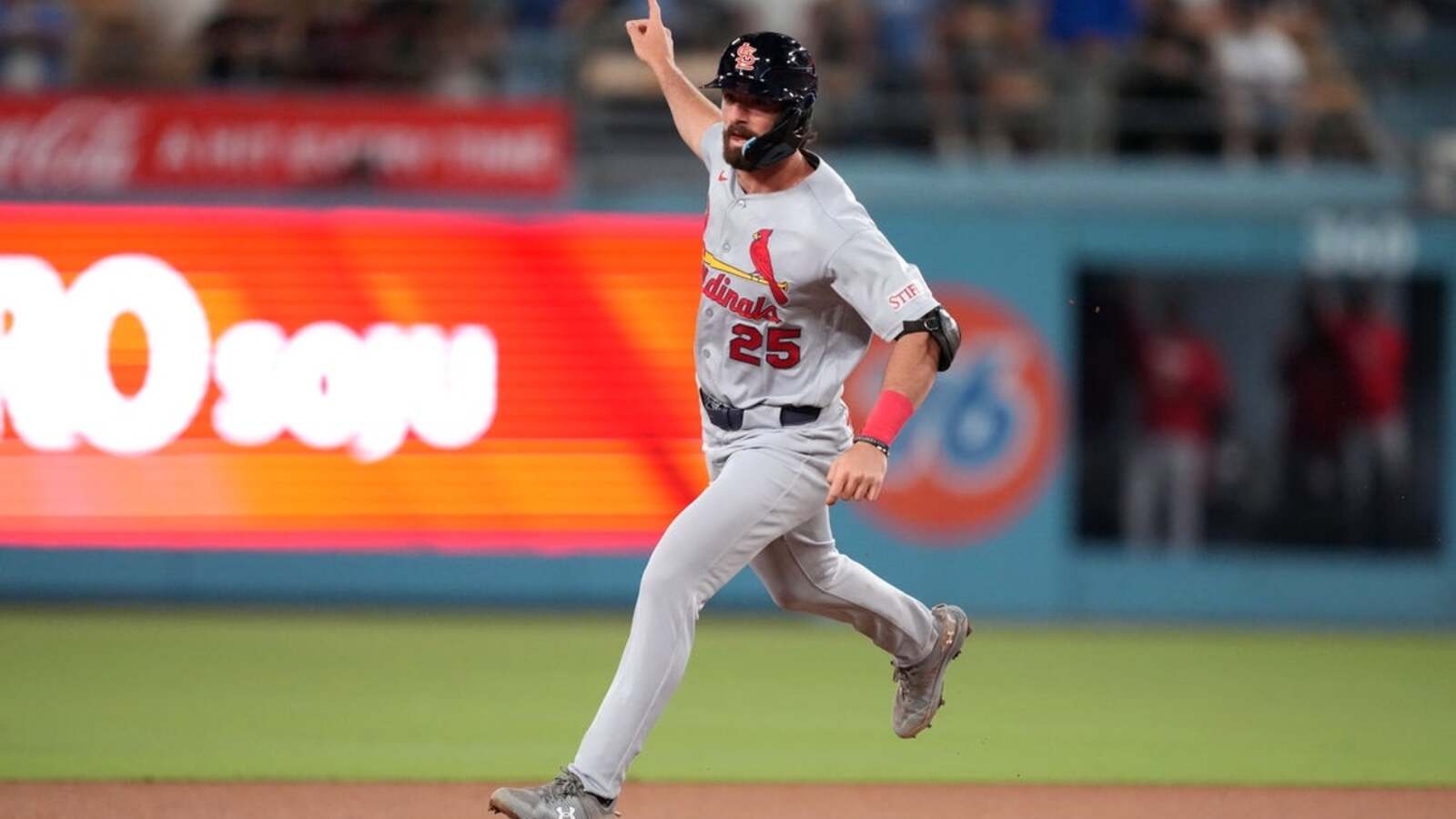 Cardinals Defeat Dodgers 13-8 with Five Home Runs