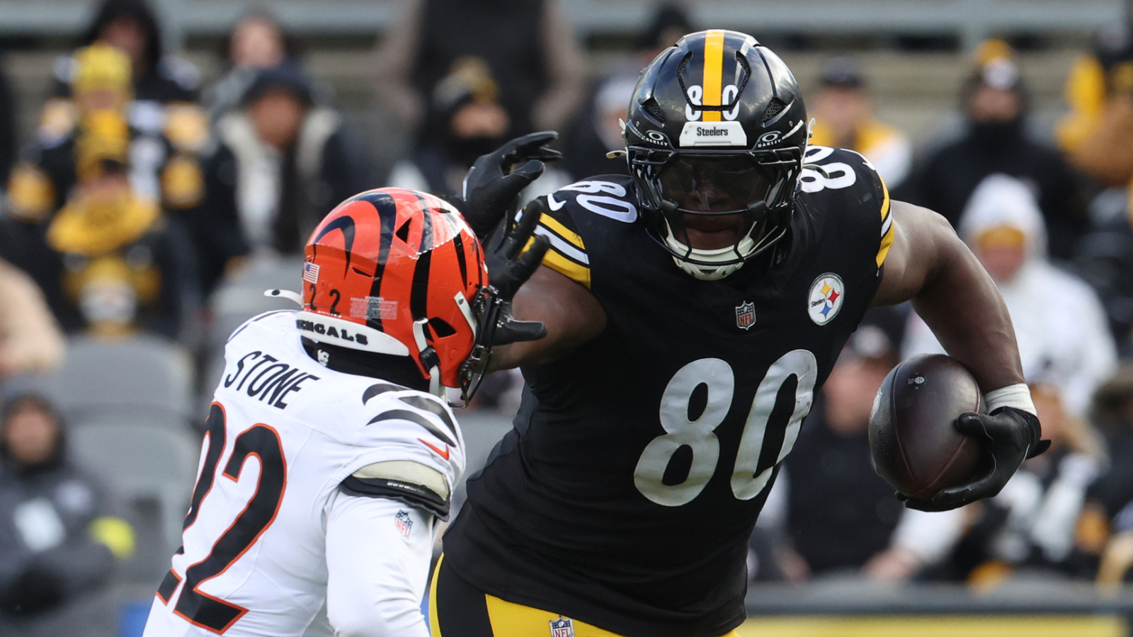 https://www.yardbarker.com/media/5/c/5ca8f8d27b8b0f431eb3142cc101edc444d74ed2/thumb_16x9/steelers-offense-needs-feature-massive-te-darnell.jpg?v=1