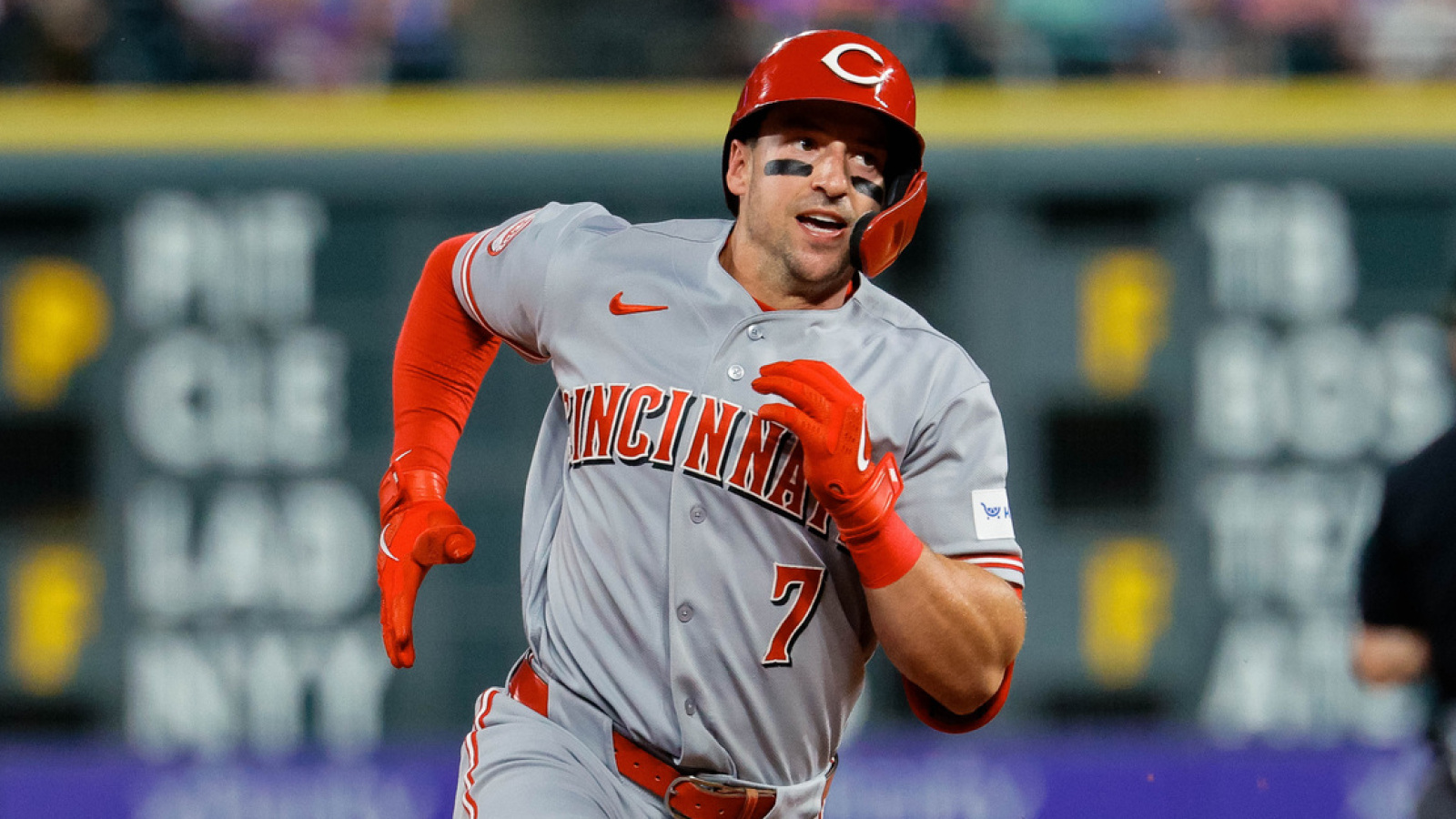 Mariners interested in Reds utility player Spencer Steer