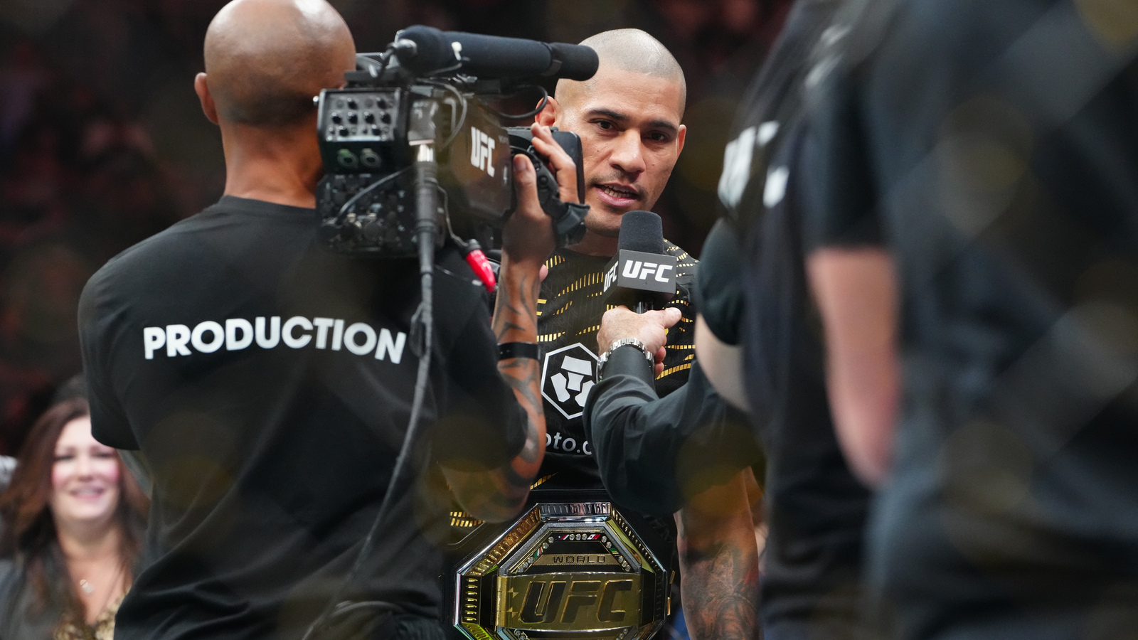 Heavyweight Title Fight Held Near Egyptian Pyramids
