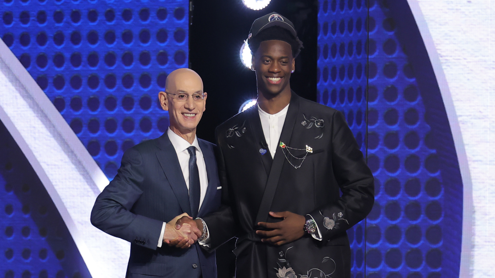 https://www.yardbarker.com/media/5/d/5d283a9432d8d5178223fb6b42db4657e2496eb5/thumb_16x9/wizards-draft-aj-dybantsa-1-overall-pick.jpg?v=1