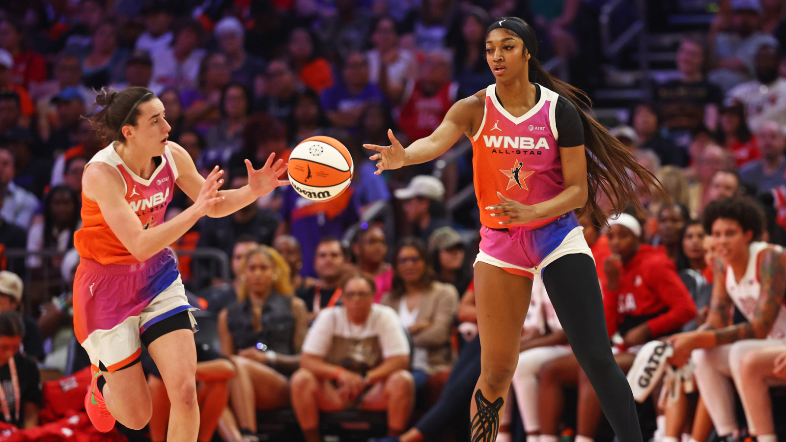 Angel Reese y Caitlin Clark dejaron de lado la rivalidad en el Juego de
