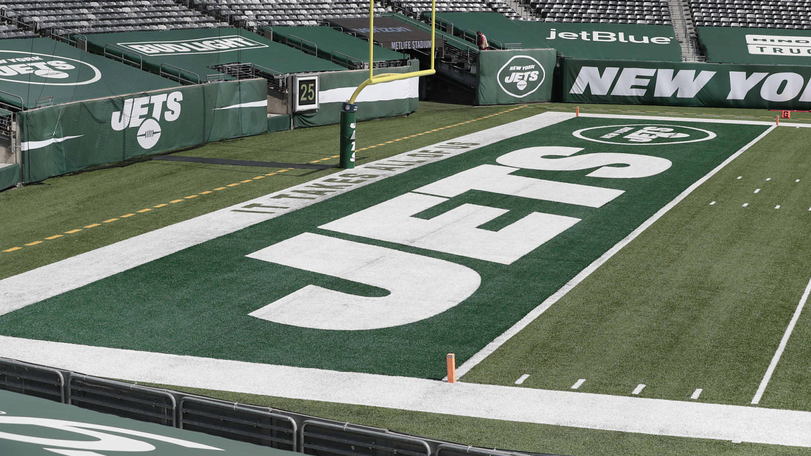 MetLife Stadium Reportedly Makes Official Decision On Controversial Turf  Field 