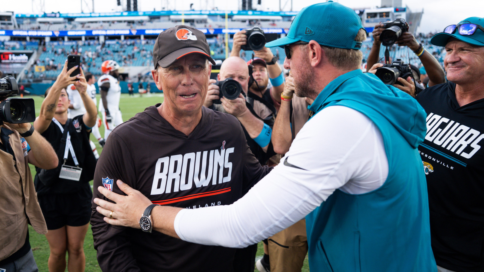 https://www.yardbarker.com/media/5/d/5d7c59acb6cca4a30d7735f09cb8c91490e78147/thumb_16x9/cleveland-browns-head-coach-todd-monken-left.jpg?v=1