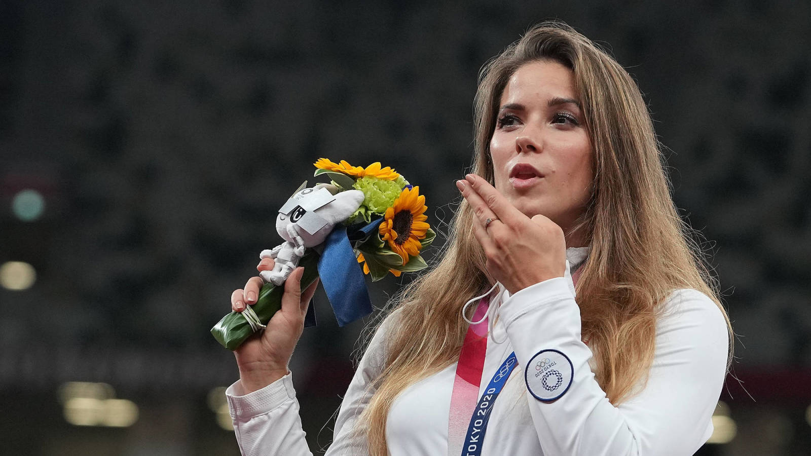 Polish Olympian sells her silver medal to raise funds for baby’s heart surgery 1 polish olympian sells her silver medal raise