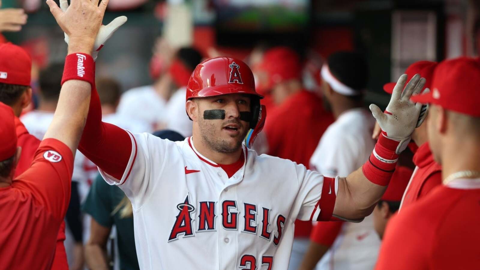 Mike Trout, Angels aspire for rare feat in matchup vs. Rangers