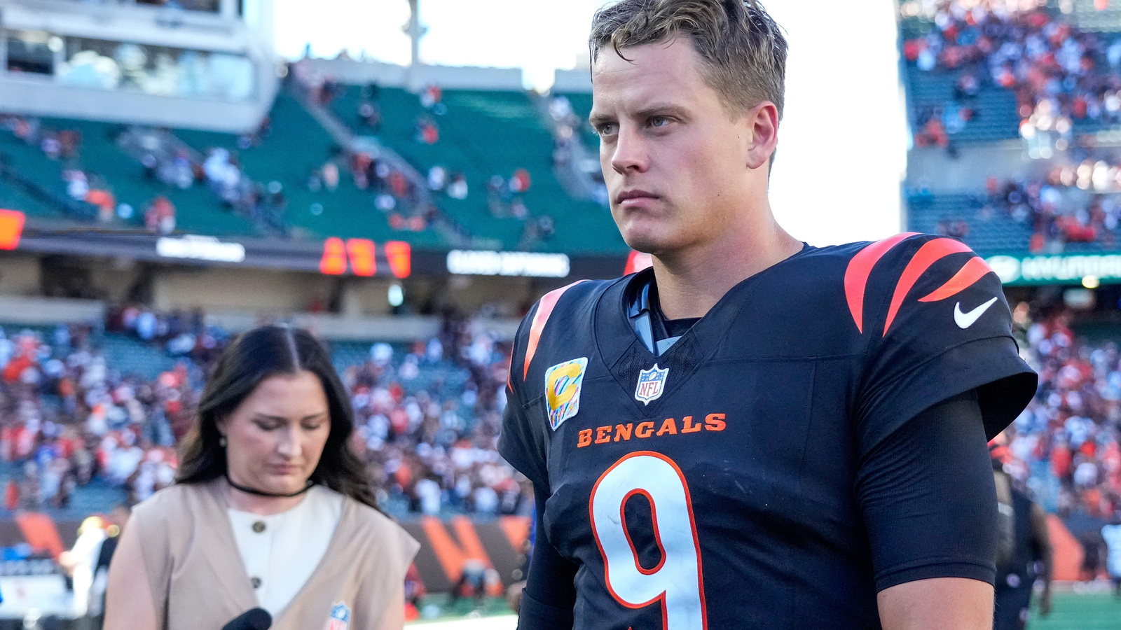 Joe Burrow throws 4 TDs, Bengals hold off Dolphins