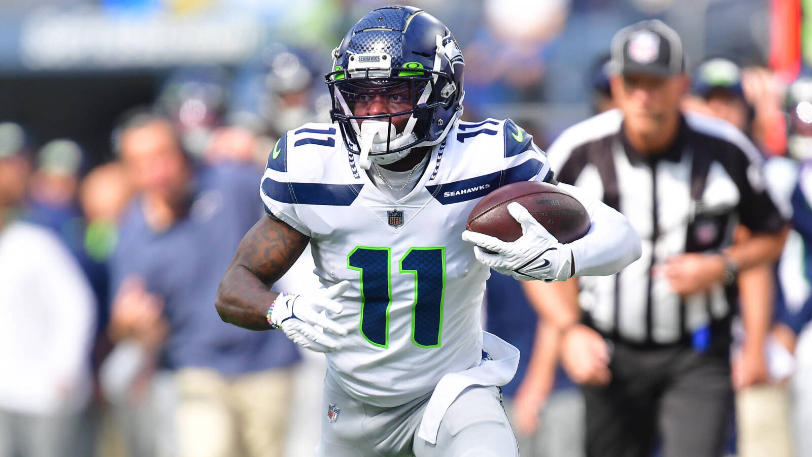 Watch: Multiple NFL players do back flip in victory formation during Week 7 - Vimarsana News