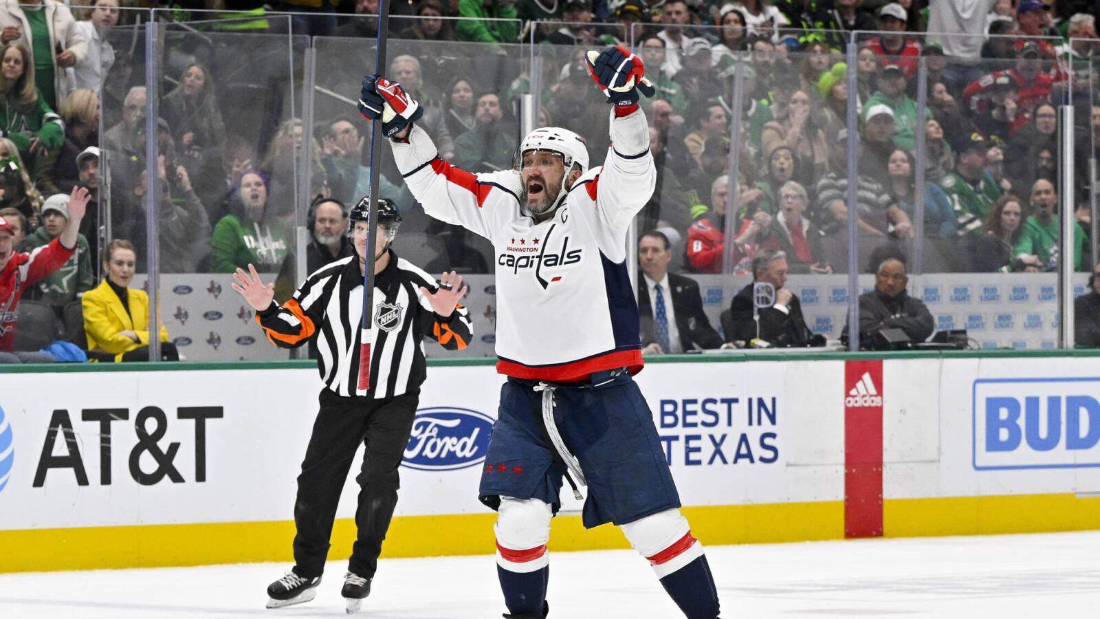 watch-alex-ovechkin-overtakes-wayne-gretzky-for-most-empty-net-goals