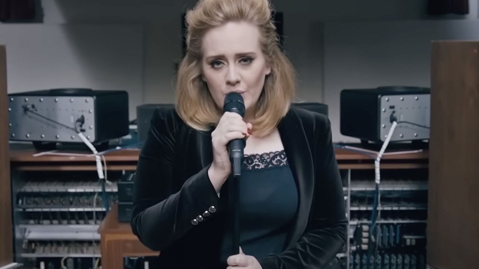 20 musicians everyone should see see live at least once | Yardbarker