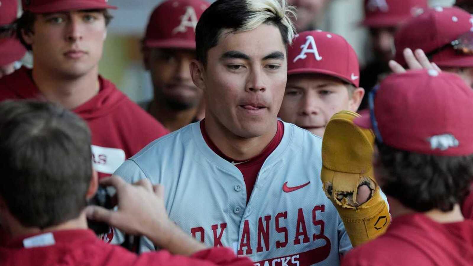 https://www.yardbarker.com/media/5/f/5fc5df13ac8e9f5cf879f97ec8d4c867ba33cf8f/thumb_16x9/arkansas-star-makes-pivotal-mistake-hurt-his-team.jpg