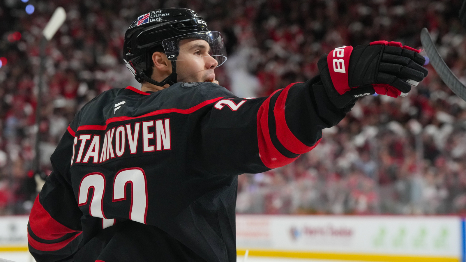 https://www.yardbarker.com/media/5/f/5fecea9cbfbaa511d0574b49198d8b851b2d74f5/thumb_16x9/logan-stankoven-extends-goal-streak-win-over.jpg?v=1