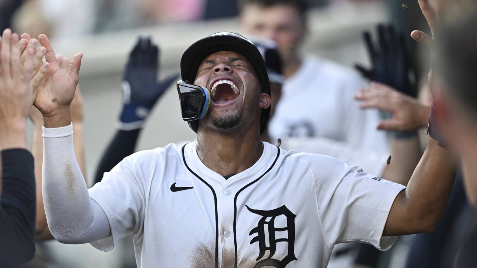 https://www.yardbarker.com/media/6/0/6002c6c7de276b29f892a73595f7bc8232618b97/thumb_16x9/unlikely-tigers-historic-game-amid-offensive.jpg?v=1