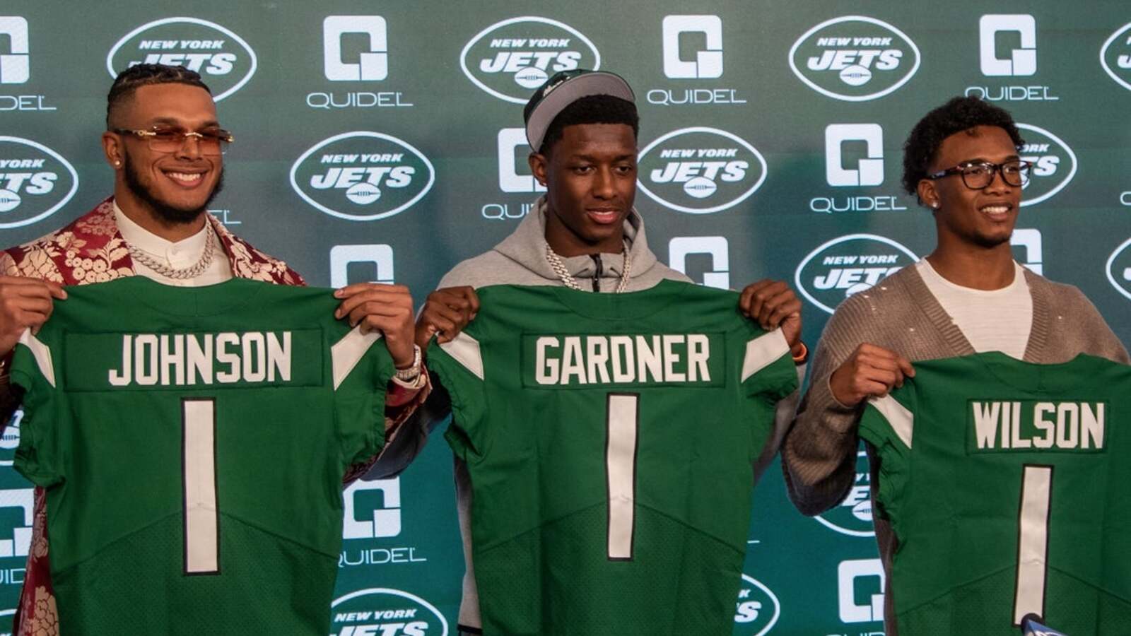Jets pick up options for three 2022 first-round picks