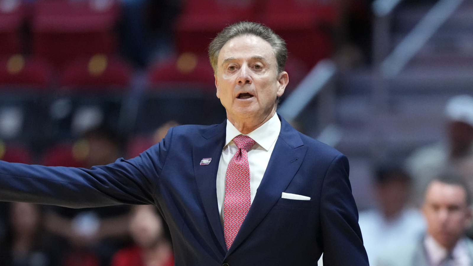 https://www.yardbarker.com/media/6/0/60457747305fa6048d3f9d5b594daf2f7f11391d/thumb_16x9/rick-pitino-reveals-incredible-fact-dylan.jpg?v=1