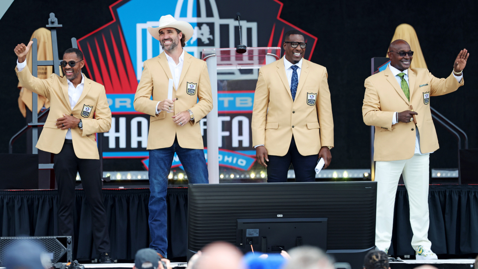 https://www.yardbarker.com/media/6/0/60466a892d8fda0b73a4f2e5c4d33c423baf98a0/thumb_16x9/best-moments-2025-pro-football-hall-fame.jpg?v=1