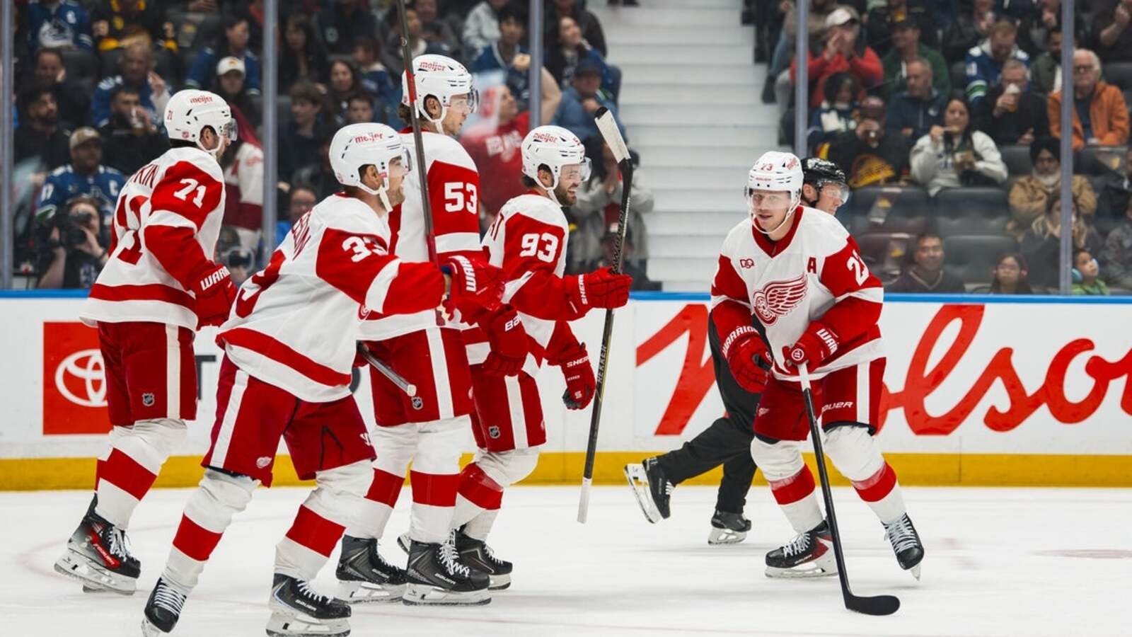 Lucas Raymond’s 3-point effort propels Red Wings past skidding Canucks