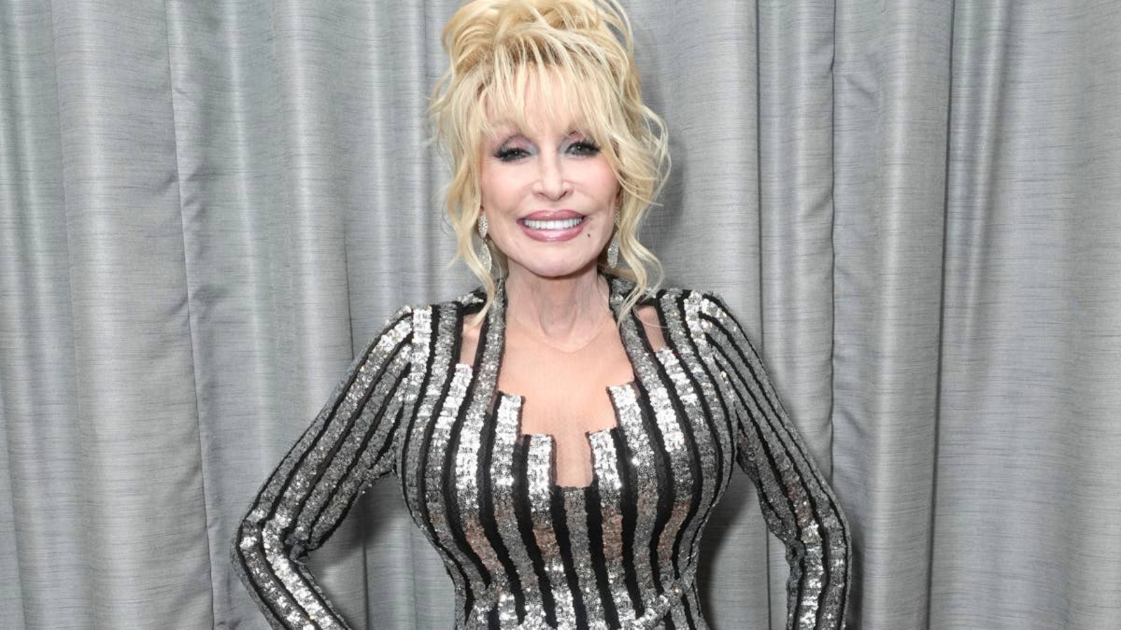 https://www.yardbarker.com/media/6/0/608546a4dd5130e3b7b5903a529029d5181c44fe/thumb_16x9/37th-annual-rock-roll-hall-of-fame-induction-ceremony-inside.jpg