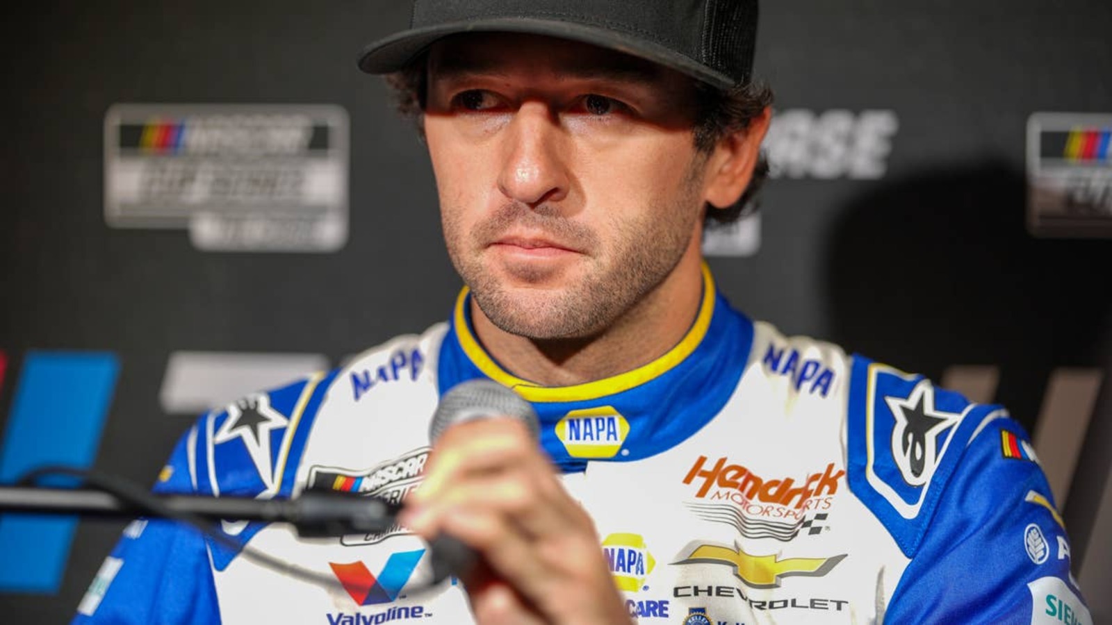 Class Act: Chase Elliott Honors Kyle Busch With Most Popular Driver ...