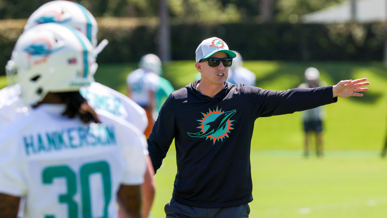 Bobby Slowik Highlights Dolphins' Offensive Progress After Jets Victory
