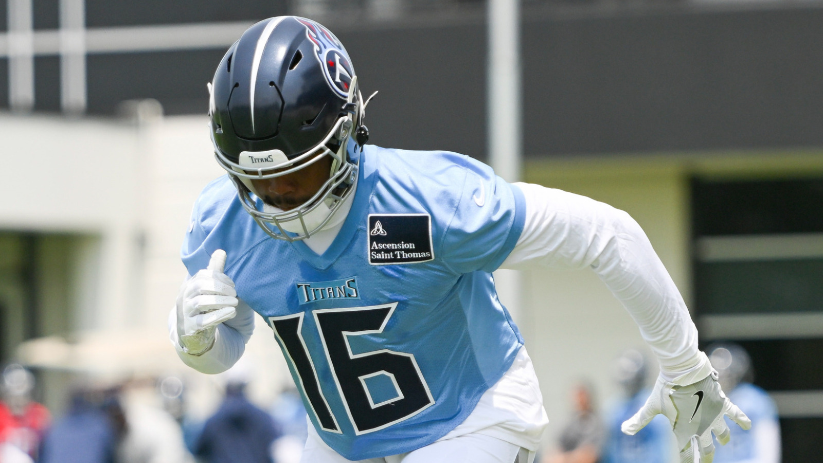 https://www.yardbarker.com/media/6/0/60a2fa18def811842d5ceda212d7073eb655221e/thumb_16x9/brutal-setback-end-line-former-titans-first-round.jpg?v=1