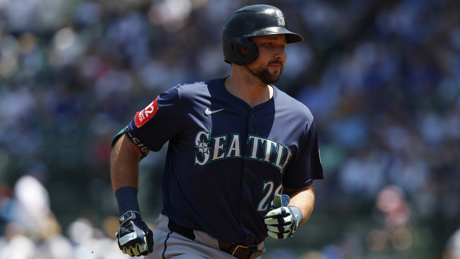 https://www.yardbarker.com/media/6/0/60a76de57ba03d4a19e284ef719a4bbaf469eb9c/thumb_16x9/mariners-catcher-taking-aim-mlb-history.jpg?v=1