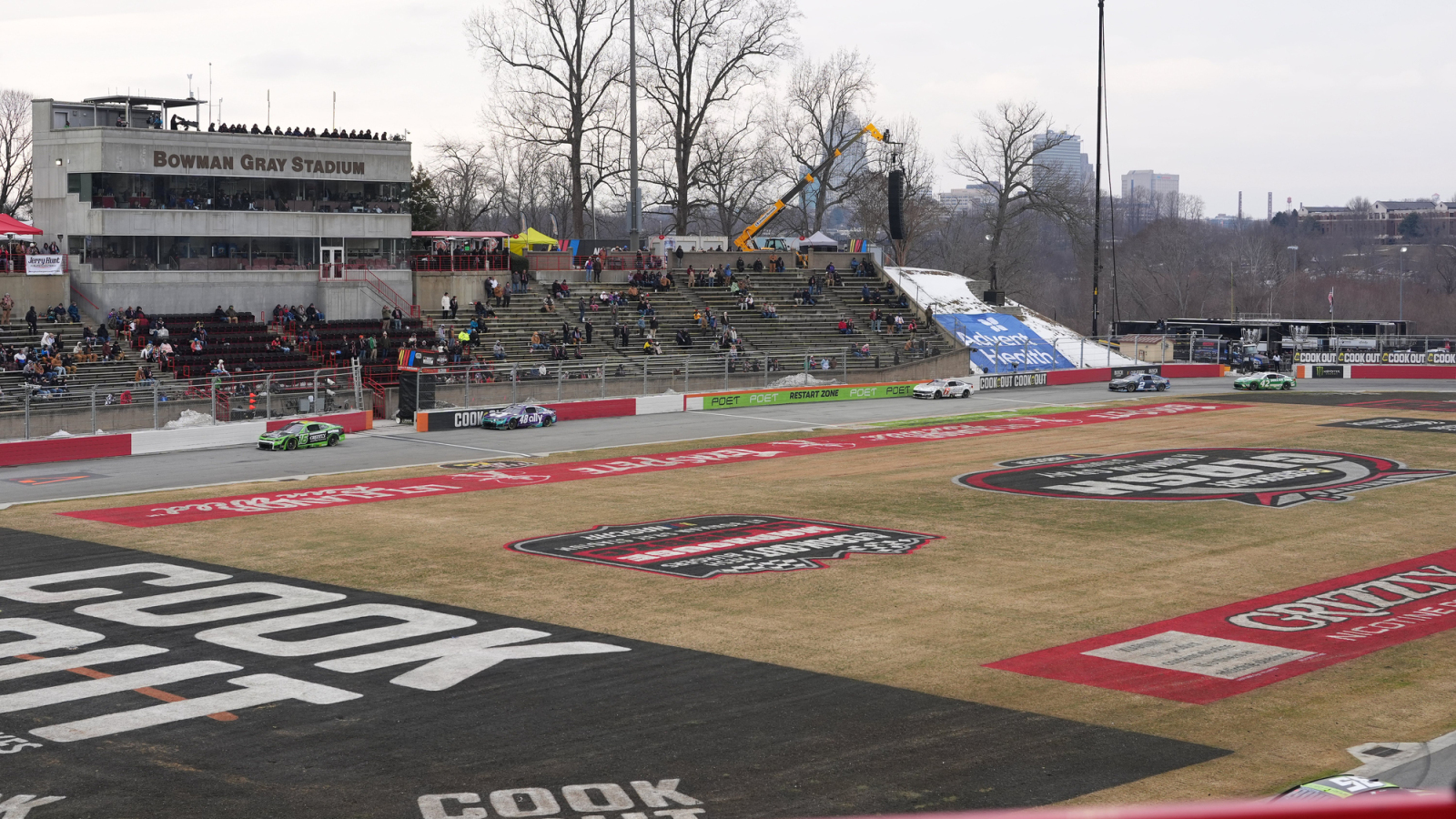 https://www.yardbarker.com/media/6/0/60a9d8e1e3ec83c8fcc9f8c40cdb8558bb51f0df/thumb_16x9/sleet-comes-down-during-nascar-clash-bowman-gray.jpg?v=1