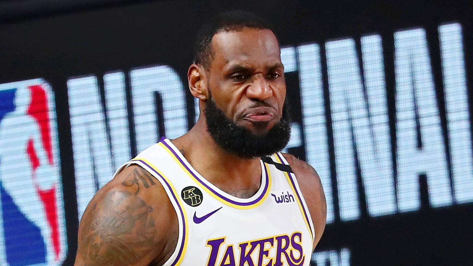 LeBron James, Lakers walk off court with time left in game | Yardbarker