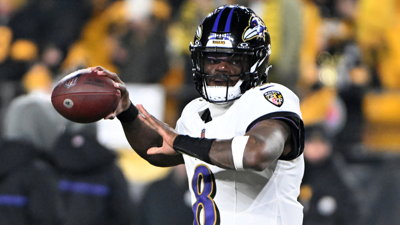 https://www.yardbarker.com/media/6/0/60cfd5a9a0fd450ca2f3e75ed45d8fe3c1763efd/thumb_16x9/new-concerning-update-ravens-jackson-contract.jpg?v=1