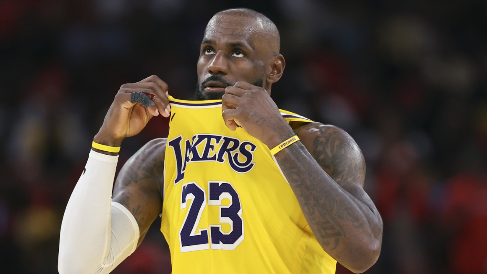 https://www.yardbarker.com/media/6/0/60dd420f8f1255eb1d10bc6f4cc6e3fe06a93a0b/thumb_16x9/lakers-legend-explains-one-obvious-problem.jpg?v=1