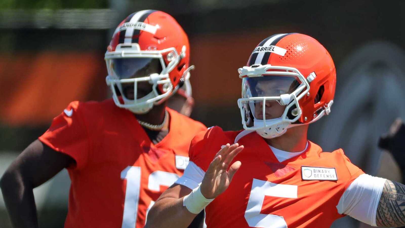 https://www.yardbarker.com/media/6/1/611e8557f097983310f284dfb7ae5ce08280c5eb/thumb_16x9/cleveland-browns-quarterback-dillon-gabriel-5.jpg?v=1