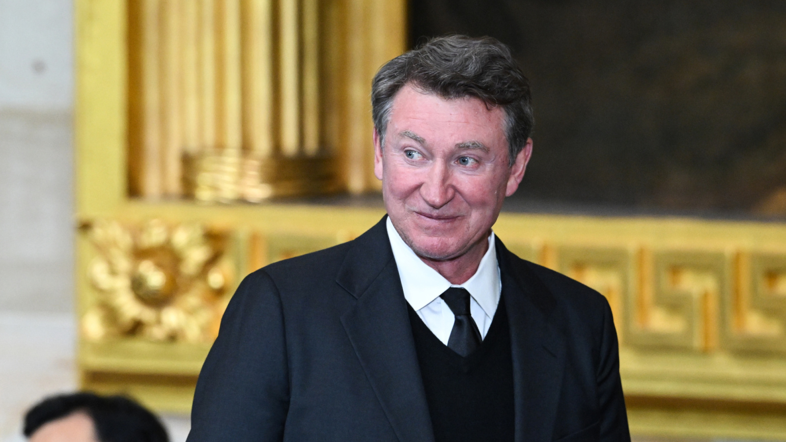 Wayne Gretzky gave hats to Team Canada with perfect two word message