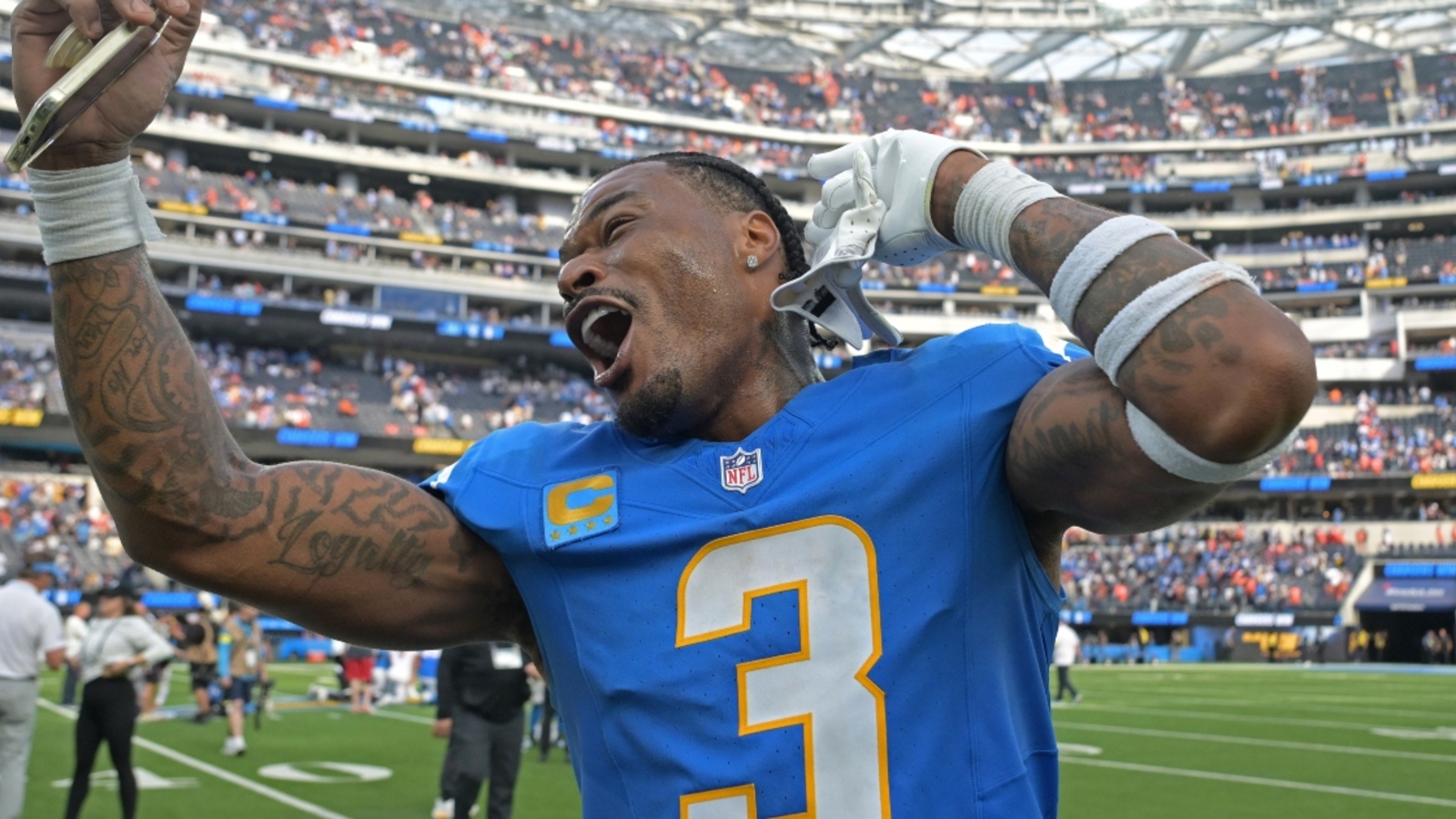Report: Los Angeles Chargers, Derwin James agree to three-year, $75.6 ...