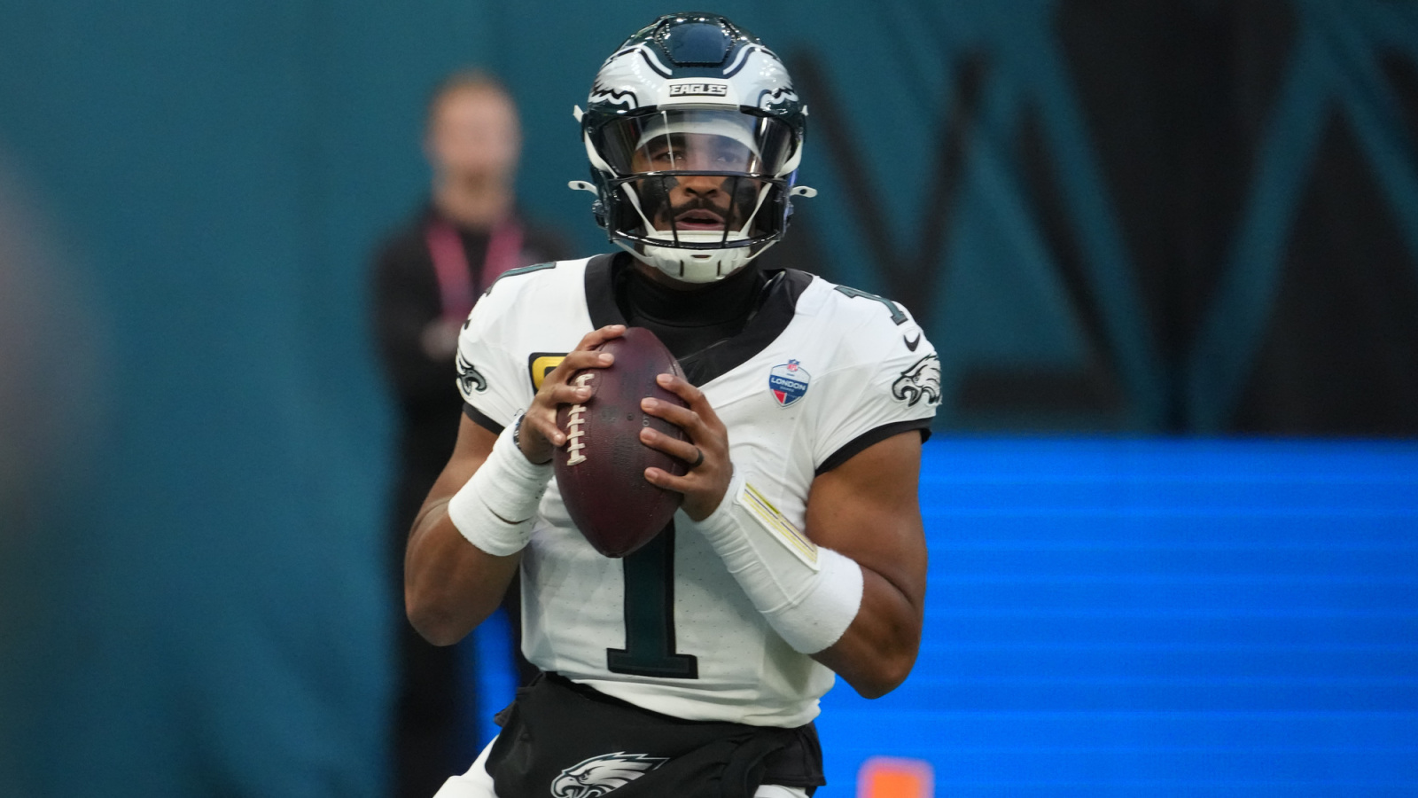 https://www.yardbarker.com/media/6/1/61a61d3d2c5d74c72b0c6e7514896da89d2eb336/thumb_16x9/analyst-draws-ire-jalen-hurts-eagles-rule-out-qb.jpg?v=1
