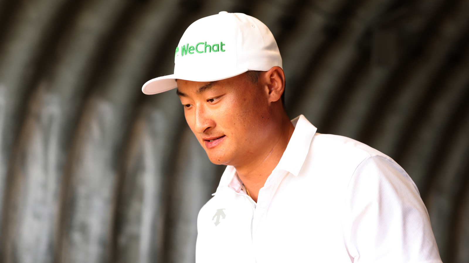 https://www.yardbarker.com/media/6/1/61ab57512330fdd7d0785964e325756e7f601aba/thumb_16x9/haotong-li-shares-great-exchange-he-scottie.jpg?v=1