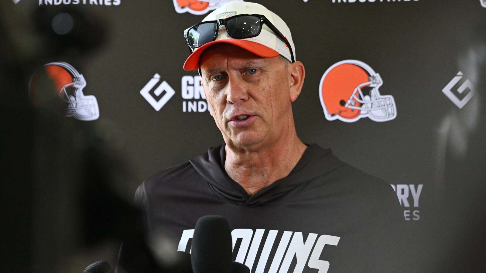 Todd Monken hopes moving a Browns' offensive rookie up the depth chart lets them unlock a veteran playmaker