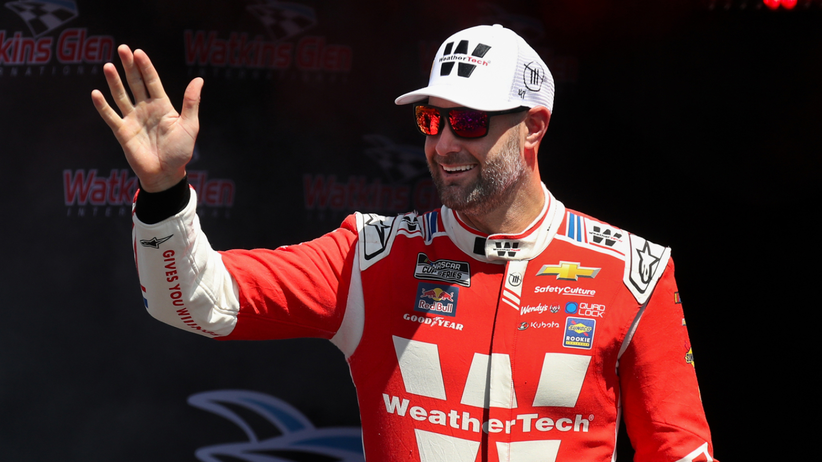 https://www.yardbarker.com/media/6/2/620bdf6b14167bb1463630fd587aa03c4ec4ada9/thumb_16x9/shane-van-gisbergen-connor-zilisch-fine-each-other.jpg?v=1
