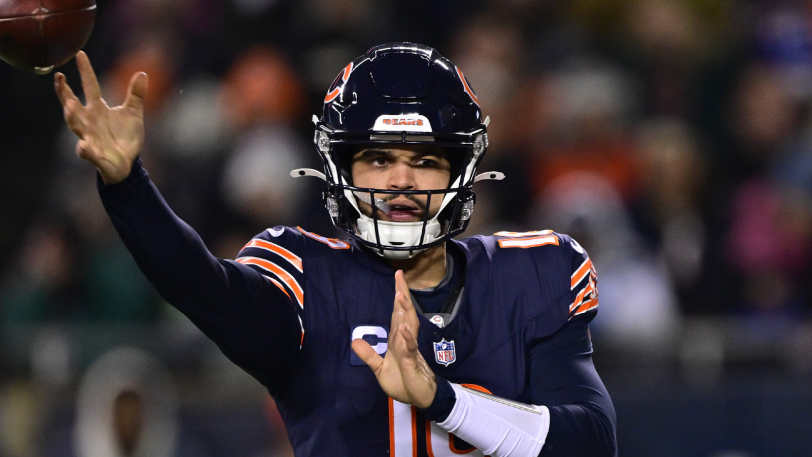 https://www.yardbarker.com/media/6/2/629e8d87960547697a1f611c25cb59c4efafb4f8/thumb_16x9/caleb-williams-receives-praise-making-noteworthy.jpg?v=1