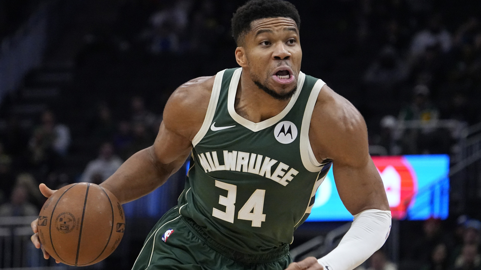 https://www.yardbarker.com/media/6/2/62b93aac1511ee162c7c3abd9bf7a409ea0b008d/thumb_16x9/giannis-antetokoumpo-sweepstakes-under-radar.jpg?v=1