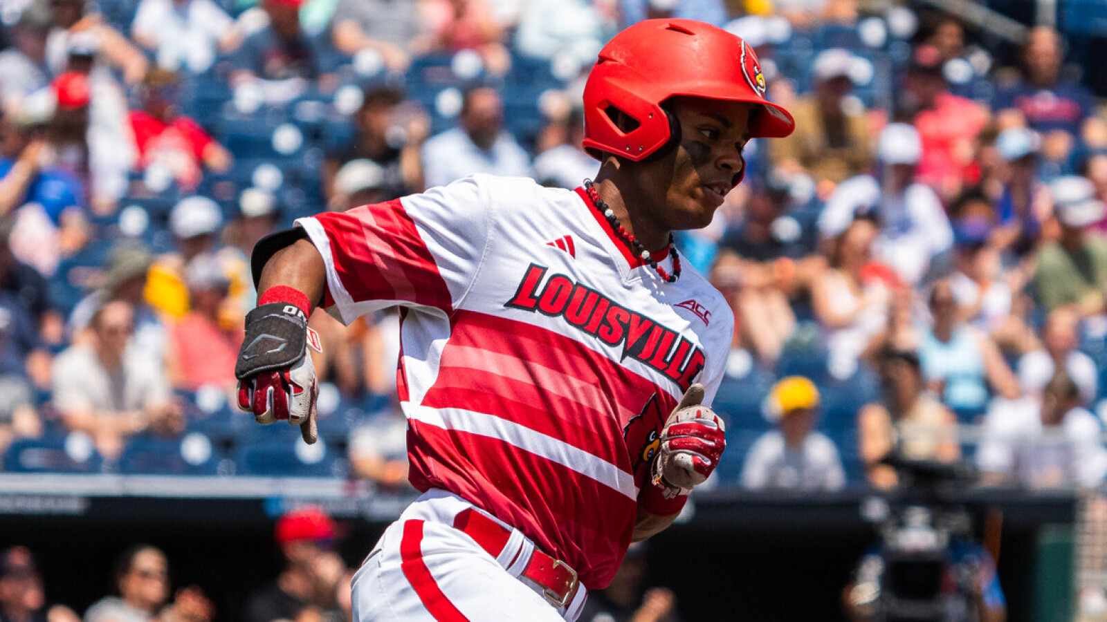 https://www.yardbarker.com/media/6/3/631533bab2ab9405c7677229d74c2c3d78ce152b/thumb_16x9/louisville-erupts-knock-arizona-out-college-world.jpg?v=1